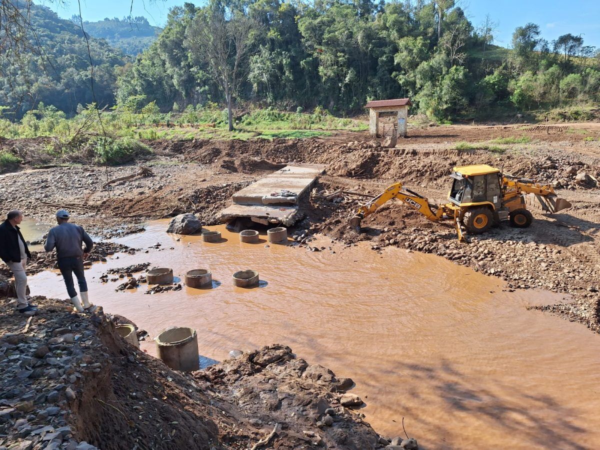 Canudos do Vale segue com obras de recuperação de estivas