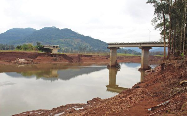 Demora para reconstrução de pontes prejudica comunidades