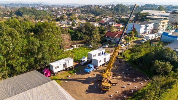 Chegam a Estrela primeiras casas provisórias