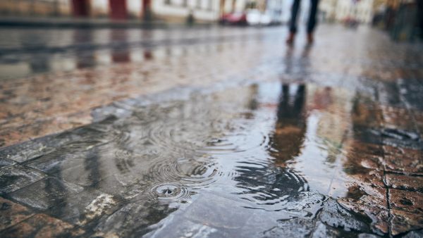 Frente fria e chuva chegam à região neste domingo