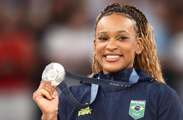 Rebeca Andrade é a brasileira com mais medalhas na história