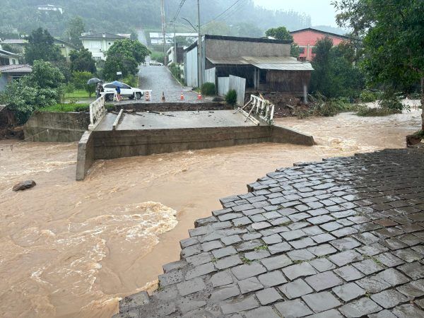 Desafios logísticos persistem: regiões buscam soluções para reconstruir acessos