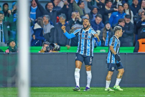 Grêmio a um empate de eliminar o atual campeão