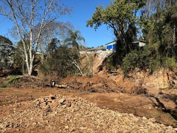 Anta Gorda mantém trabalhos para reconstruir estradas após deslizamentos