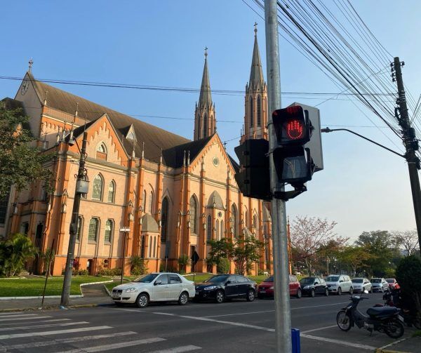 Equipamentos de segurança para pedestres são instalados na região central de Venâncio Aires