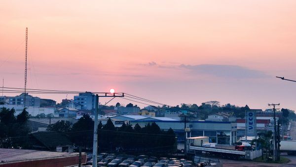 Semana começa quente e termina fria no Vale