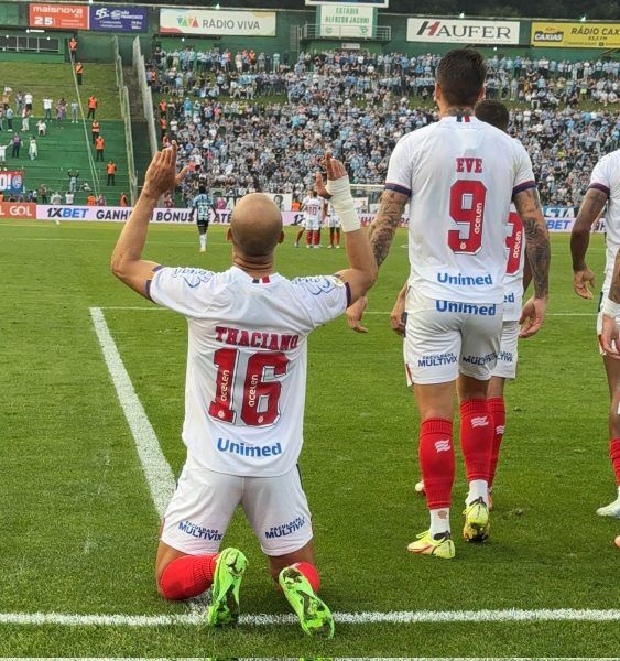 Com reservas, Grêmio perde por 2 a 0 para o Bahia