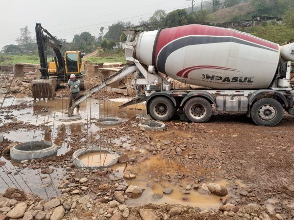 Inicia construção de ponte baixa em Canudos do Vale