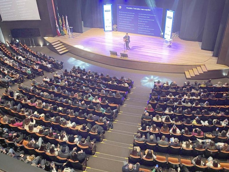 Tecnologia, inovação e humor no 15º Seminário do Sincovat