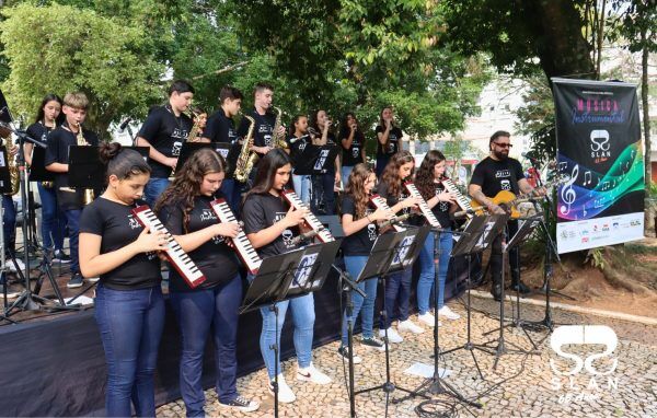 Orquestra Instrumental da Slan encanta público em Estrela