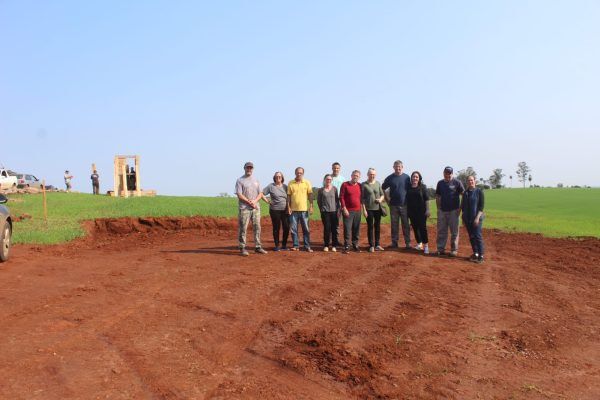 Moradores de Cruzeiro do Sul buscam ajuda para reconstruir casas em novo local