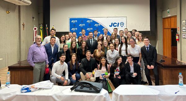 JCI premia jovens do concurso Oratória nas Escolas