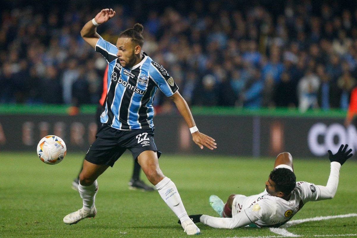 Grêmio vence o Fluminense por 2 a 1 em Curitiba