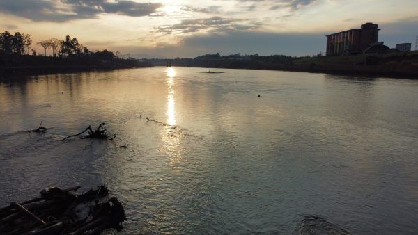 Sol entre nuvens e temperatura de 29ºC para esta sexta