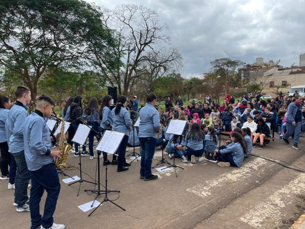 Orquestra da Slan encerra turnê no Centro Lenira