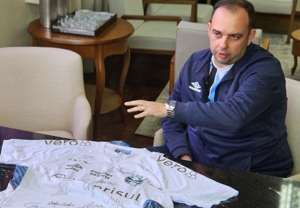 Grêmio doa camisas autografadas para Encantado, Muçum e Roca Sales