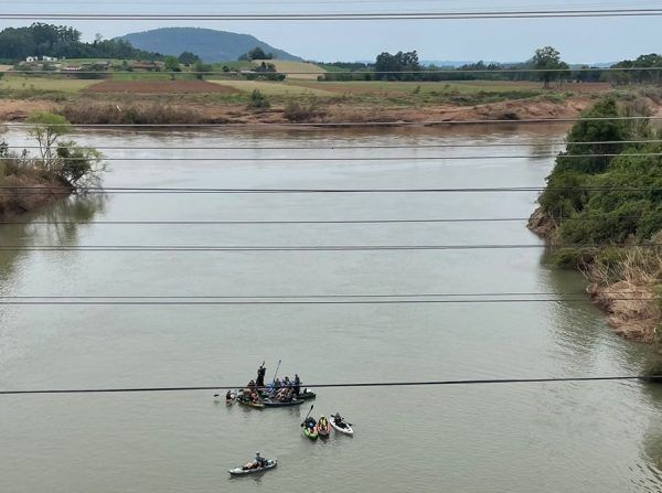 Grupo de caiaqueiros promove passeio de 45 quilômetros pelo rio Forqueta