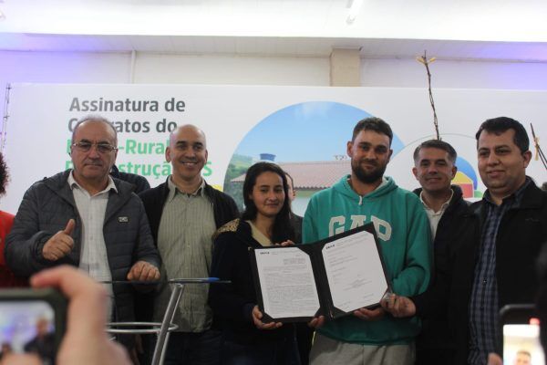 Ato marca início da construção de 72 moradias em área rural no Vale