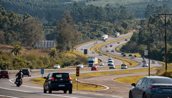 CCR projeta mais de 100 mil veículos na BR-386 durante feriadão