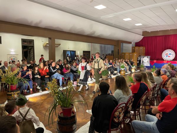 Noite dos Trajes celebra história e cultura alemã em Estrela