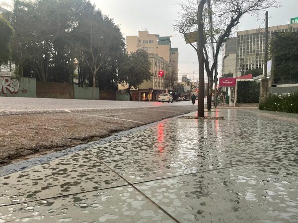 Pancadas de chuva marcam o amanhecer deste sábado