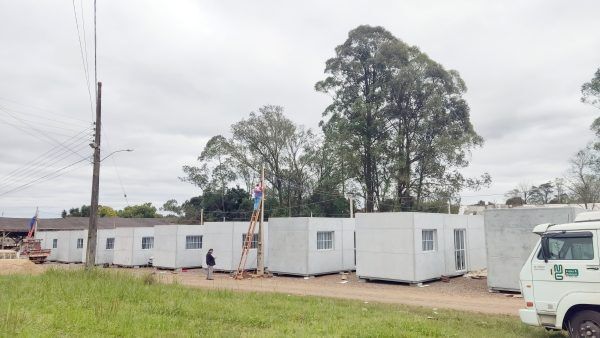 Leite entrega 28 casas a atingidos pelas cheias em Cruzeiro do Sul