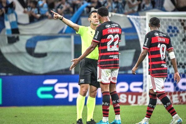 Grêmio identifica torcedor e rebate acusação do Flamengo