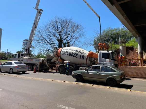 Obras de alargamento geram lentidão na Avenida Senador Alberto Pasqualini