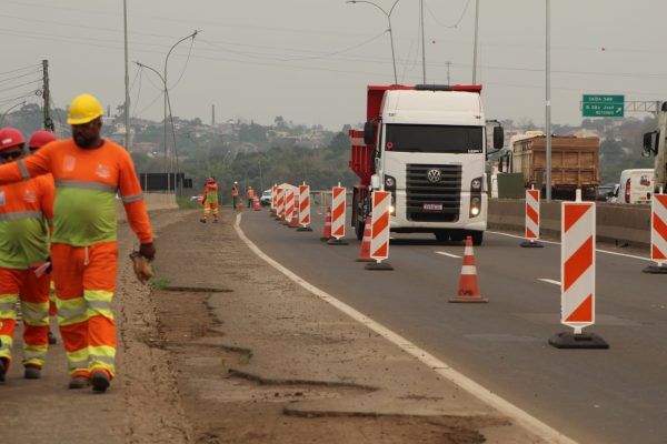 CCR fecha pista para reforço dos pilares na ponte do Taquari