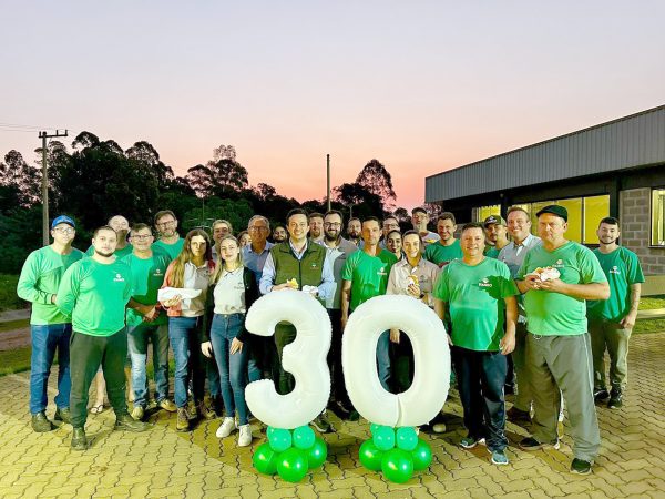 Folhito celebra 30 anos de crescimento