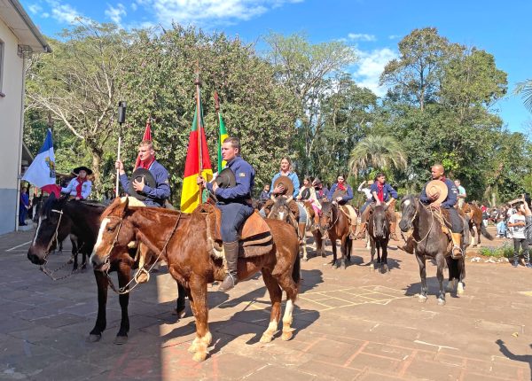 Alunos celebram tradição gaúcha por meio de atividades farroupilhas