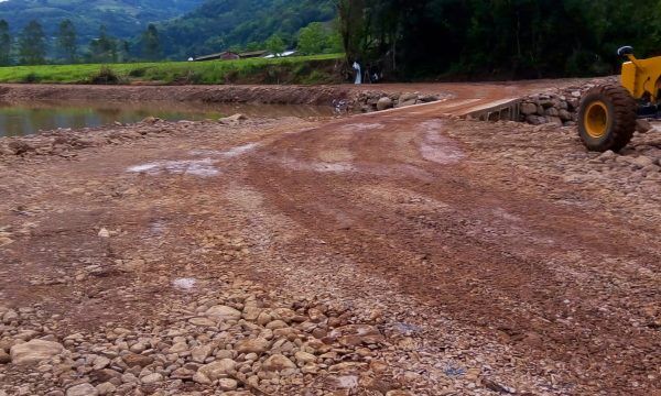 Acesso da ponte baixa de Canudos do Vale é finalizado