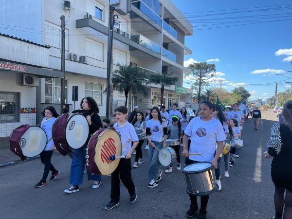 Entidades de Estrela promovem desfile cívico