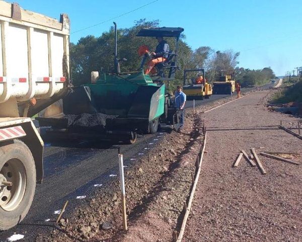 Via secundária de acesso à RSC-287 fica em meia pista