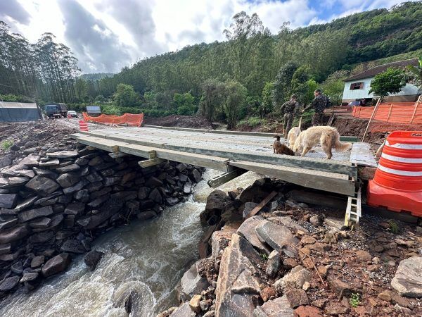 Ponte do exército é liberada para passagem de veículos leves