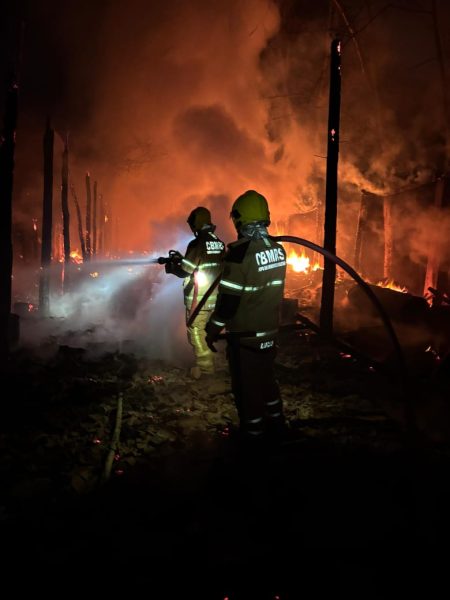 Incêndio destrói aviário em Encantado durante a madrugada