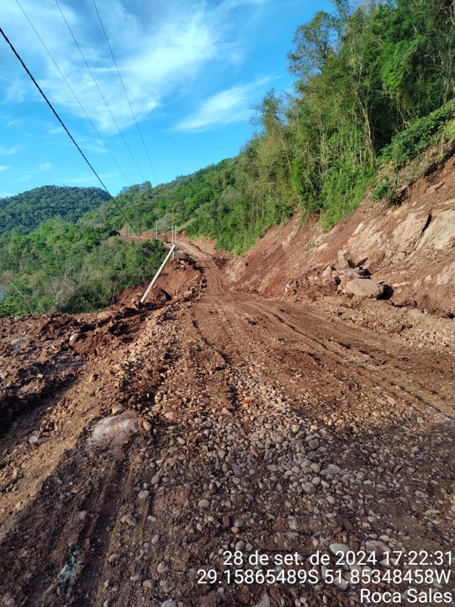 Estrada atingida por deslizamento tem tráfego liberado para veículos leves