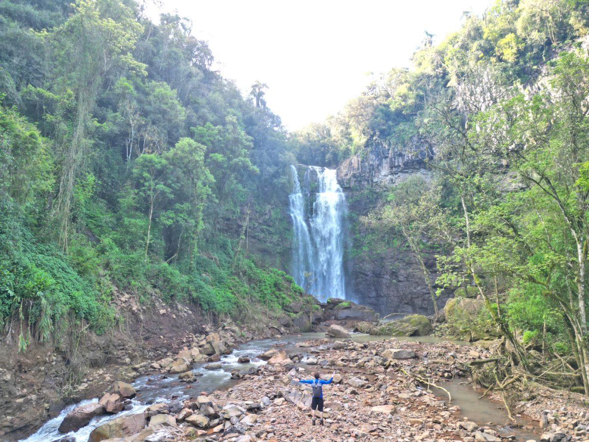 Cascata Meneghini: paraíso aos aventureiros