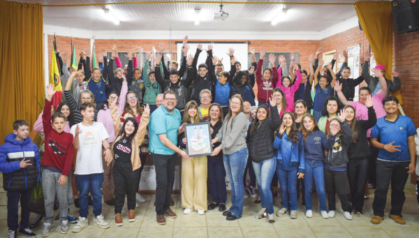 Feira do Livro tem sequência nesta sexta em Fazenda Vilanova