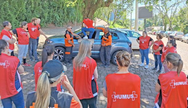 ONG treina comunidade para salvamentos em áreas de risco