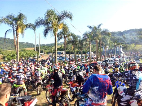 Encontro reúne trilheiros em Forquetinha