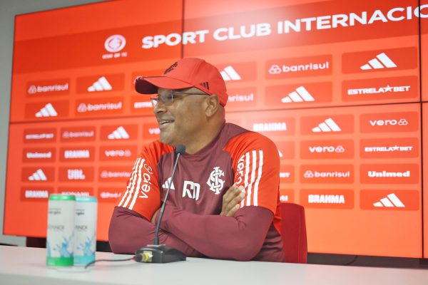 Roger projeta primeiro Gre-Nal como técnico do Inter e faz mistério na escalação