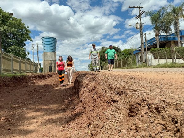 Moradores cobram conclusão de obras em ruas dos bairros Floresta e Conventos