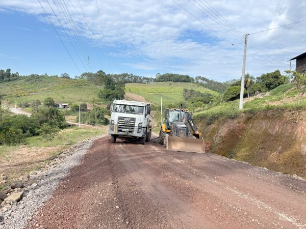 Asfalto até Lª Estefânia entra em fase final, em Nova Bréscia