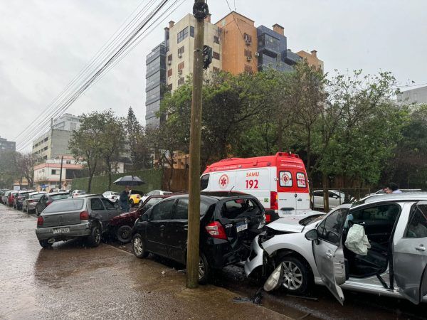 Acidente entre cinco veículos deixa quatro feridos em Lajeado