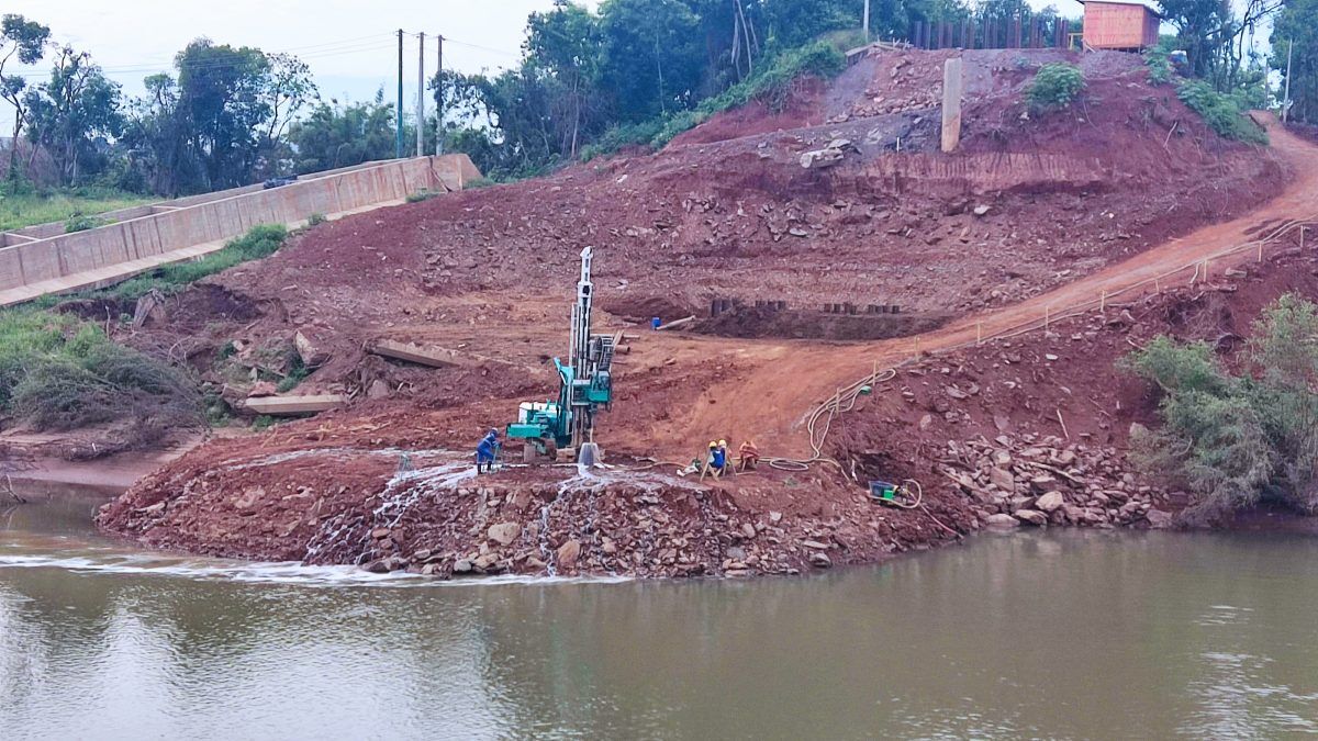 EGR inicia estaqueamento no leito do rio Forqueta