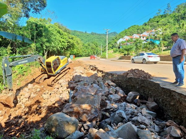 Galeria e calçada são recuperadas na área central de Canudos do Vale