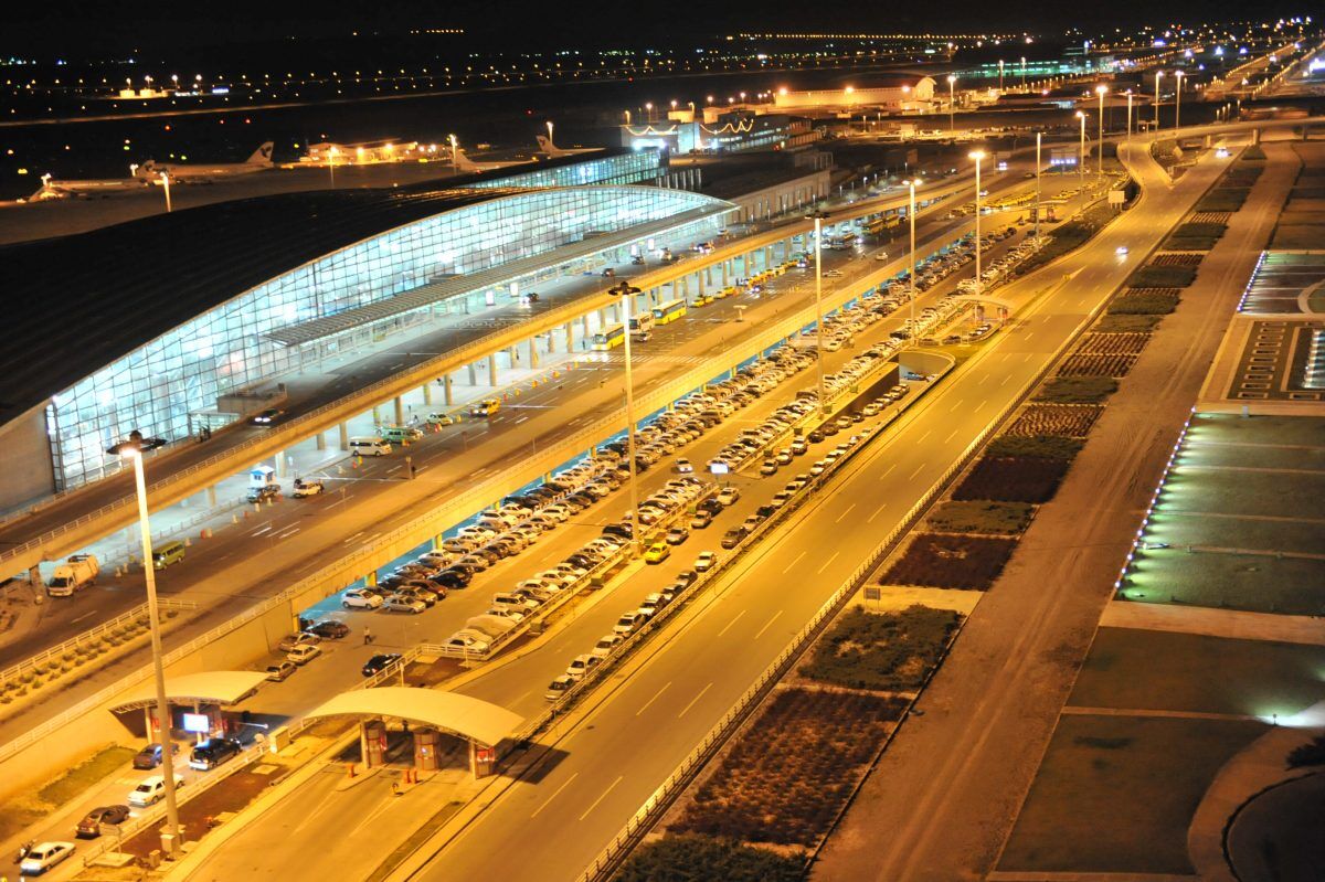 Irã reabre aeroportos e retoma ligações aéreas