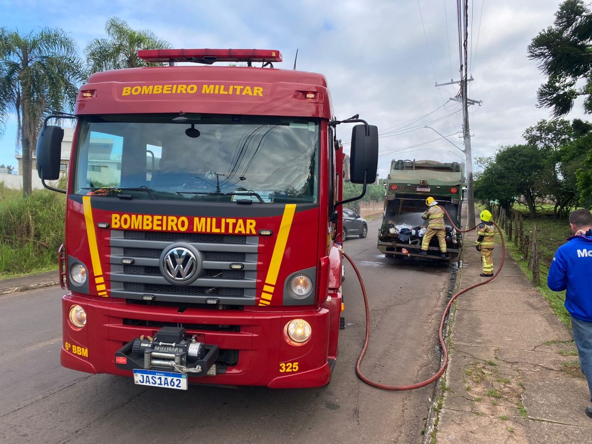 Princípio de incêndio é registrado em caminhão de coleta de lixo