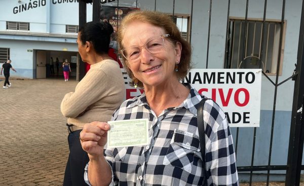 “Tenho um prazer imenso em votar”, diz aposentada de 72 anos